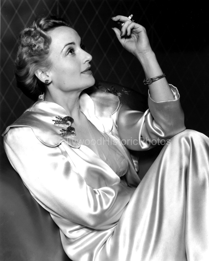 Carole Lombard 1940 wm.jpg